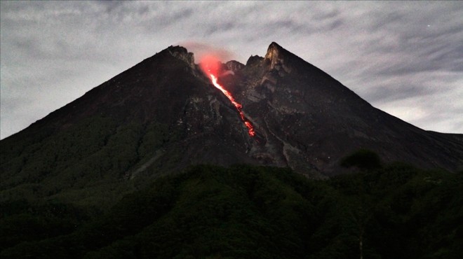 Merapi Yanardağı'nda patlama: 11 dağcı öldü