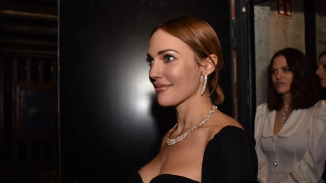 Meryem Uzerli Cannes Film Festival'nde herkesi büyüledi