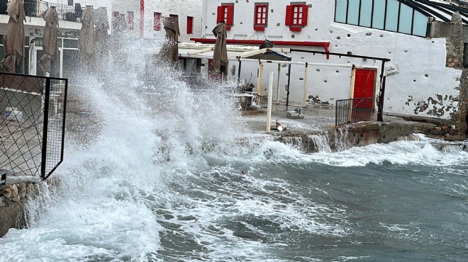 Muğla'da kuvvetli fırtına: Dalgaların boyu 3 metreyi aştı