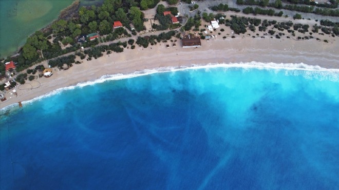 Ölüdeniz'in rengi turkuaza döndü