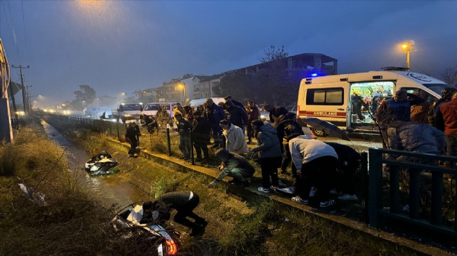 Otomobille çarpıştılar... Motosikletler kanala düştü!