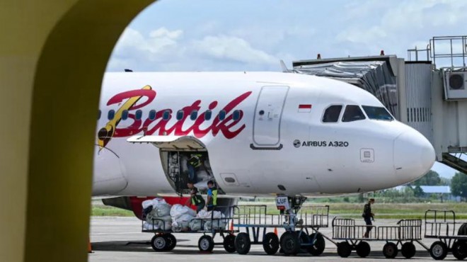 Pilotlar uyuyakaldı: Uçak rotasından saptı!