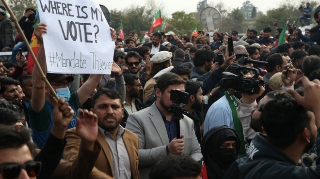 Seçim sonuçları protesto ediliyordu... X'e erişim engeli!