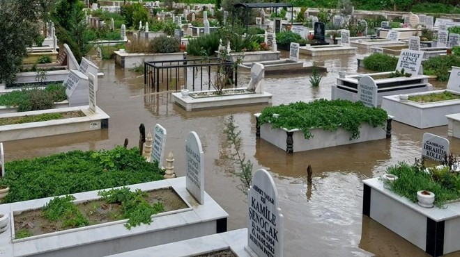 Selçuk'ta mezarlığı su bastı!