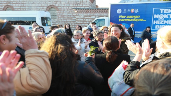 Sığacık Gezisi’ne katılan kadınları Başkan Sengel karşıladı