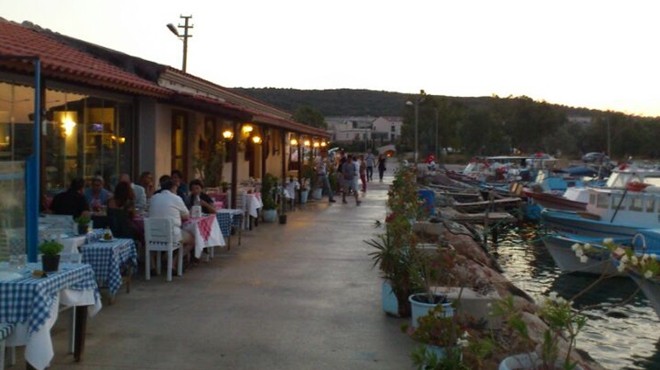 Sınır geldi, lokanta gitti… Alaçatı'da marinacı-balıkçı krizi!