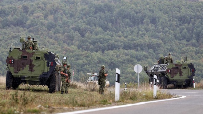 Sırbistan Kosova sınırından askerlerini çekiyor