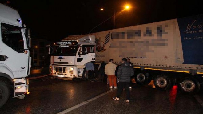 TIR kontrolden çıktı... Yol trafiğe kapatıldı!