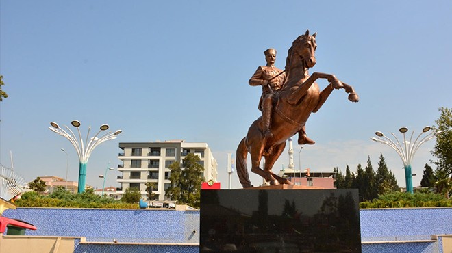 Torbalı'da Büyük Zafer'e yakışan anıt