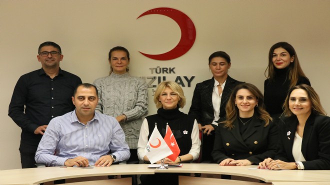 Türk Kızılay İzmir Şubesi'nden yılbaşı kermesi