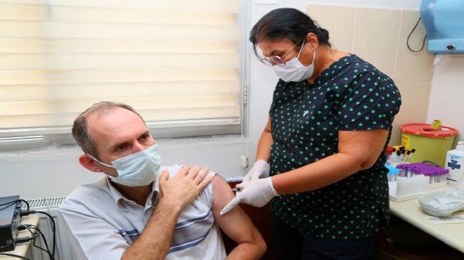 Yerli aşı TURKOVAC, İzmir'de gönüllülere uygulandı