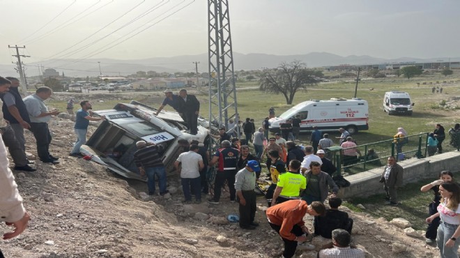 Yolcu minibüsü şarampole devrildi: 13 yaralı